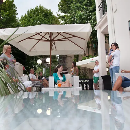 Bolognese Hotel 3*